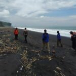 Hari Ketujuh, Polsek Tempursari Bantu Pencarian Ibu dan Anak Asal Malang yang Terseret Arus Sungai Glidik