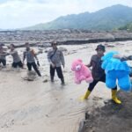 Personel Gabungan Lakukan Aksi Kemanusiaan Pascabencana Lahar Semeru di Sumberlangsep