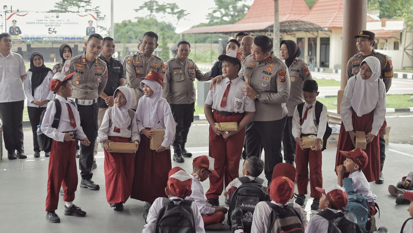 Kapolres Blitar Beserta PJU Sambut Kunjungan Edukatif SD Negeri Pojok 01 Kabupaten Blitar