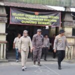 Polres Lumajang dan Kodim 0821 Gelar Kerja Bakti Pasca Erupsi Semeru di Supiturang