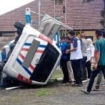 Mobil  praktek Uji SIM Terguling di Satpas Polres Malang, Baur SIM Seribu Pilih Bungkam