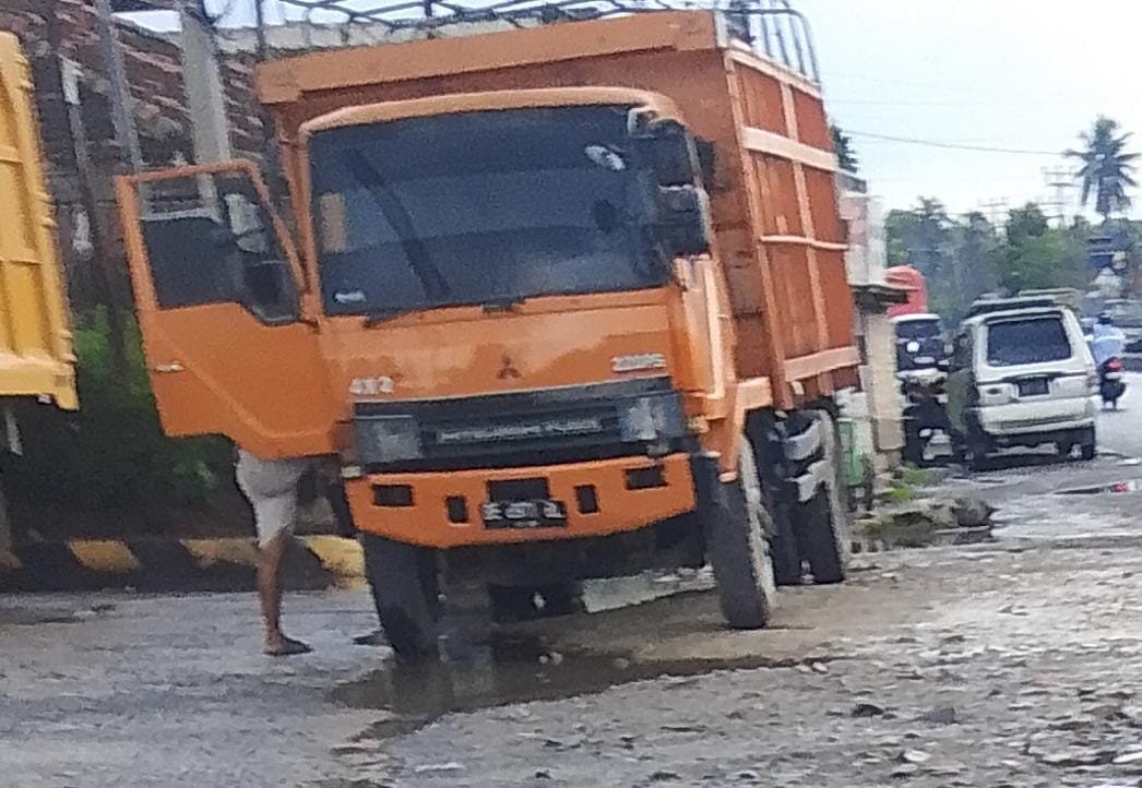 “Tiga Kendaraan Fuso Pengecor BBM Subsidi Muncul di Lampung, Oknum YN Klaim Punya – Polda Langsung Tindak”