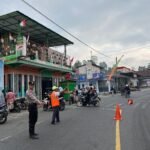 Polsek Pasrujambe Laksanakan Program “Polisi Ketok”, Atur Arus Lalu Lintas Pagi Hari