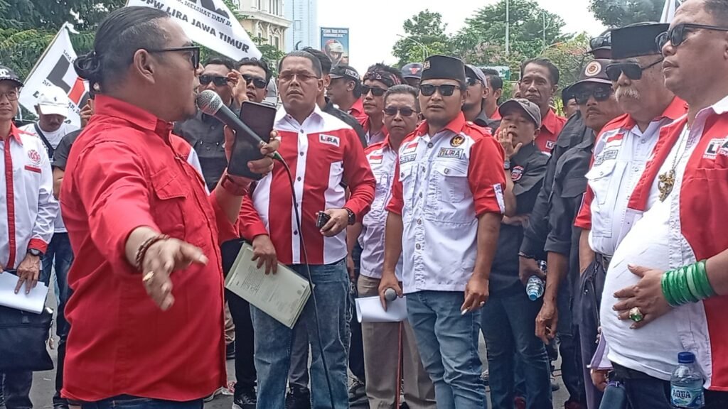 Aksi Damai, Kantor Gubernur Jatim Bergetar, Suara Wapres LIRA Menggelegar  dan Lantang