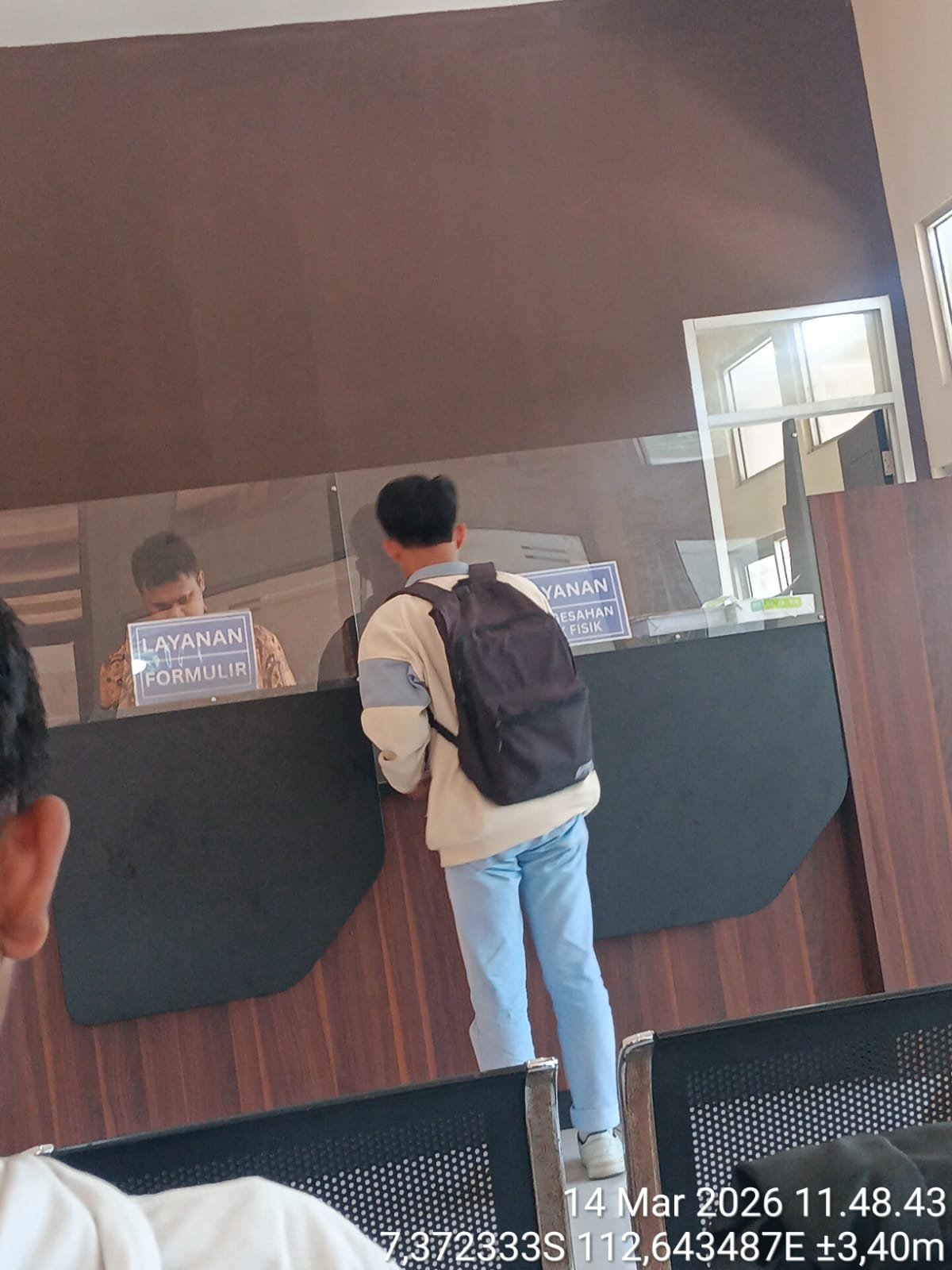 Rakyat Menunggu, Berkas Diduga Punya Jalur Khusus: Sorotan Tajam ke Pelayanan Samsat Trosobo