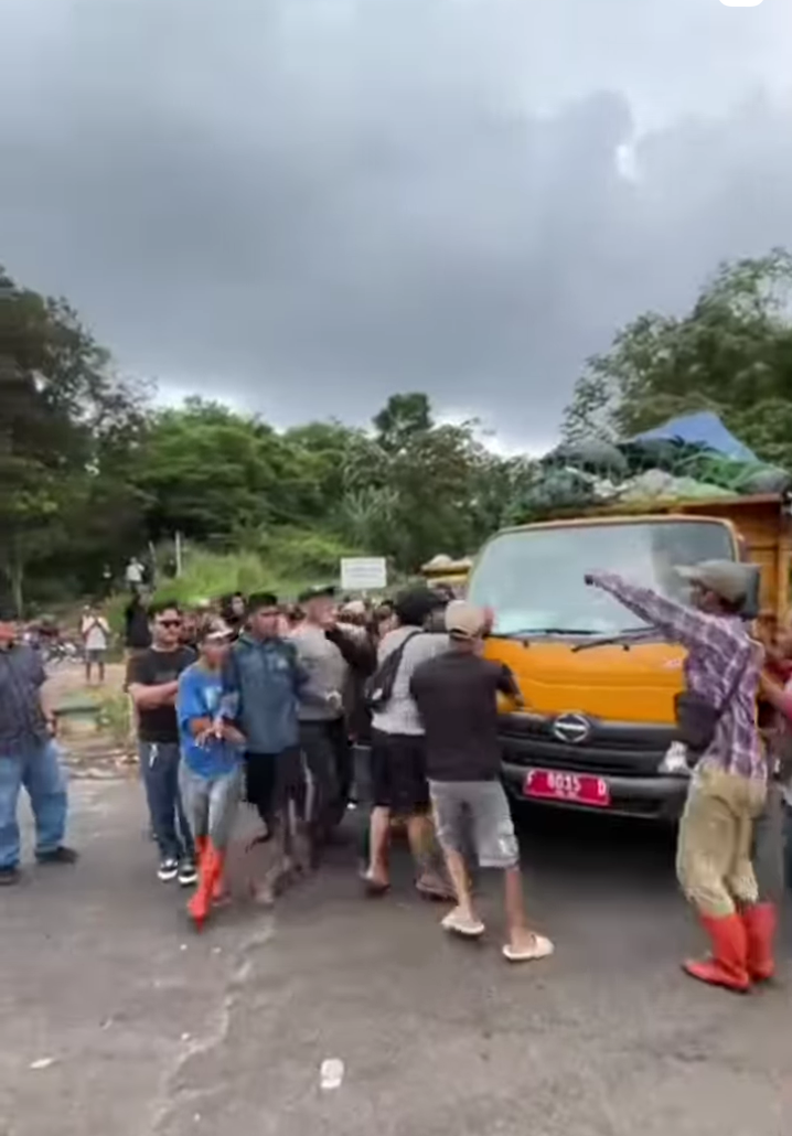 Tuntut Kejelasan Pembebasan Lahan, Warga Blokade Akses TPAS Galuga