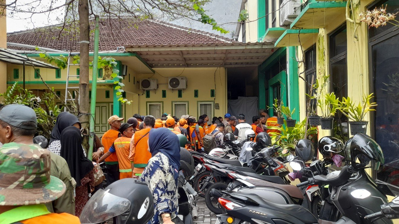 Buntut Oknum DLH Ditangkap Satreskoba, Puluhan Pegawai DLH Lumajang Jalani Tes Urin Massal”