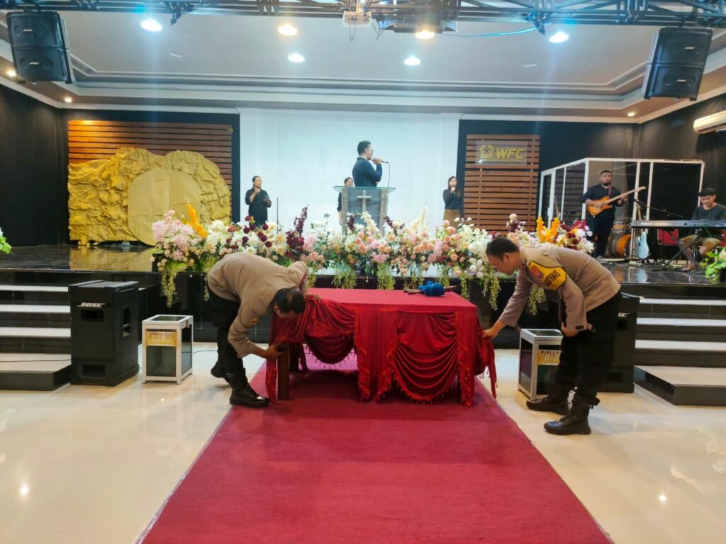 Polsek Pasirian Amankan Perayaan Paskah di GBI Pasirian, 350 Jemaat Hadir