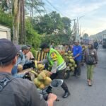 Polsek Ranuyoso Atur Lalin di Pasar Buah, Antisipasi Kemacetan Sejak Pagi