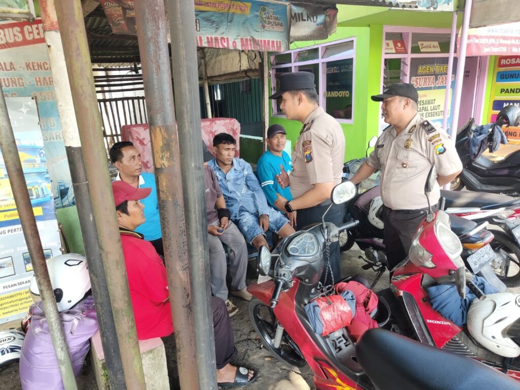 Sat Binmas Polres Lumajang Berikan Himbauan kepada Ojek Pangkalan di Terminal Wonorejo