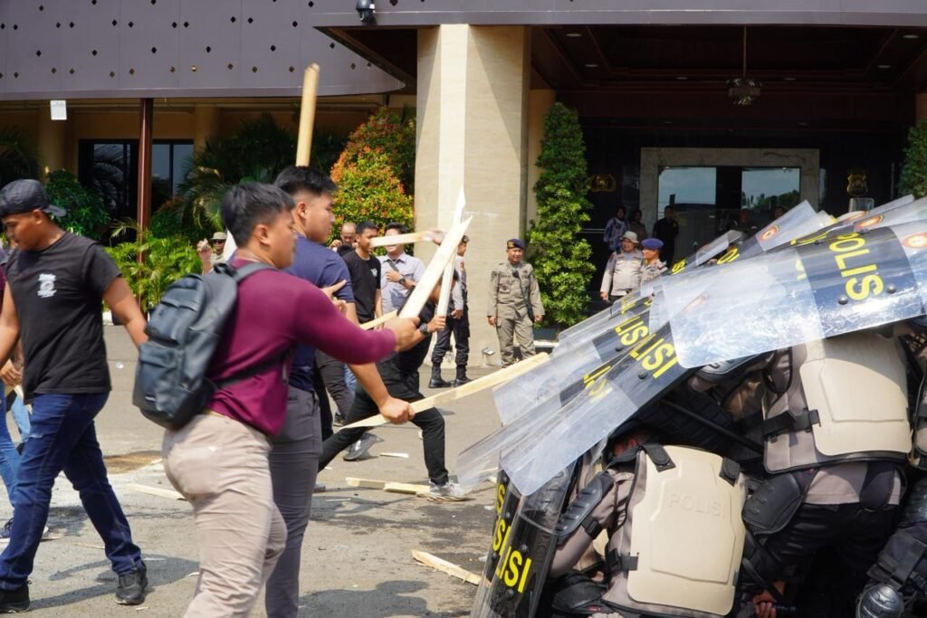 Ditsamapta Polda Banten Gelar Pelatihan Simulasi Penanganan Unjuk Rasa
