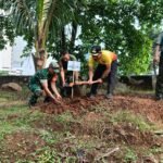 25 Pohon Produktif Ditanam di Kembangan Utara, Perkuat Sinergi TNI dan Masyarakat