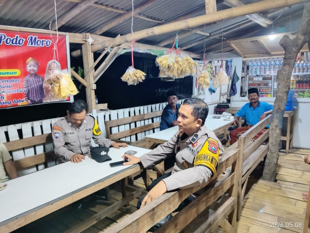 Polsek Lumajang Kota Intensifkan Patroli Malam, Antisipasi 3C dan Berikan Imbauan Kamtibmas kepada Warga