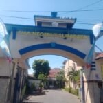 Dikejar pertanyaan wartawan,kepsek sman7 surabaya justru menghilang.