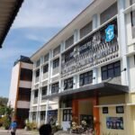 Diduga Hindari klarifikasi,Bendahara BOS SMPN 52 Surabaya Bungkam soal DANA PPDB.