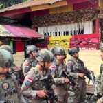 Satgas Damai Cartenz Hadir di Tengah Warga Muara Puncak Jaya Lewat Patroli Jalan Kaki