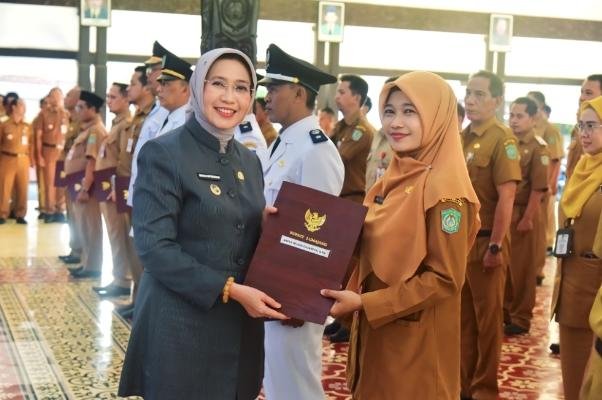 Pemkab Lumajang Lantik 70 Pejabat, Tegaskan Integritas ASN Jadi Fondasi Reformasi Birokrasi