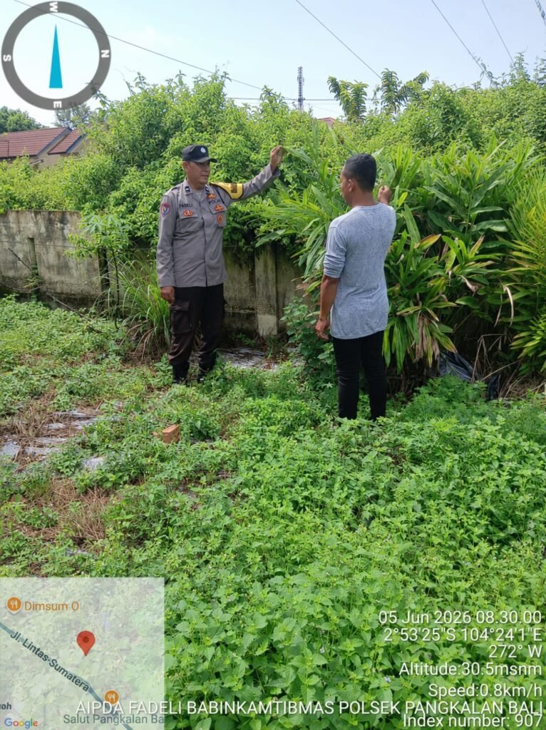Himbauan Bhabinkamtibmas Polsek Banyuasin III: Ajak Masyarakat Sukseskan Program Swasembada Pangan Nasional   Humas Polres Banyuasin Polda Sumsel   Banyuasin – Dalam upaya mendukung program strategis Presiden Republik Indonesia di bidang ketahanan pangan, Bhabinkamtibmas Polsek Banyuasin III, Aipda Fadeli, menggelar kegiatan himbauan dan penggerakan masyarakat pada Jumat (5/6/2026) siang.  Kegiatan yang berlangsung di Kelurahan Pangkalan Balai, Kecamatan Banyuasin III, Kabupaten Banyuasin tersebut dimulai pukul 13.30 WIB hingga selesai. Aipda Fadeli dengan penuh semangat menyampaikan pesan-pesan kamtibmas sekaligus mengajak warga untuk berpartisipasi aktif dalam Program P2B (Pangan, Peternakan, dan Perkebunan) yang merupakan bagian dari upaya mewujudkan Swasembada Pangan Nasional.  Dalam himbauannya, Aipda Fadeli menekankan pentingnya kemandirian pangan mulai dari tingkat keluarga dan lingkungan RT/RW. Ia juga mengajak para petani, kelompok tani, serta warga kelurahan untuk mengoptimalkan lahan pekarangan dan lahan tidur guna menanam komoditas pangan strategis seperti padi, jagung, cabai, dan bawang.  “Kita semua memiliki peran penting. Jika masyarakat bergerak bersama-sama, cita-cita Presiden untuk mewujudkan swasembada pangan bukanlah hal yang mustahil. Mari kita manfaatkan setiap jengkal tanah yang ada untuk ditanami tanaman produktif,” ujar Aipda Fadeli di hadapan warga yang menyambut antusias.  Kapolsek Banyuasin III melalui laporan tertulisnya kepada Kapolres Banyuasin menyampaikan bahwa selama kegiatan berlangsung, situasi di Kelurahan Pangkalan Balai terpantau aman dan kondusif. Warga terlihat kooperatif dan memberikan respons positif terhadap ajakan tersebut.  “Kami terus menginstruksikan seluruh jajaran Bhabinkamtibmas untuk secara aktif menyosialisasikan program-program nasional yang bersentuhan langsung dengan kesejahteraan rakyat. Program swasembada pangan ini harus kita kawal bersama,”ujar Kapolsek Banyuasin III  Kegiatan ini merupakan bukti nyata sinergitas antara kepolisian sektor dan masyarakat dalam mendukung kebijakan pemerintah pusat demi terciptanya ketahanan pangan nasional yang berkelanjutan.
