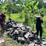 Dukung Mobilitas Warga, Satbrimob Polda Banten Revitalisasi Jembatan di Bayah