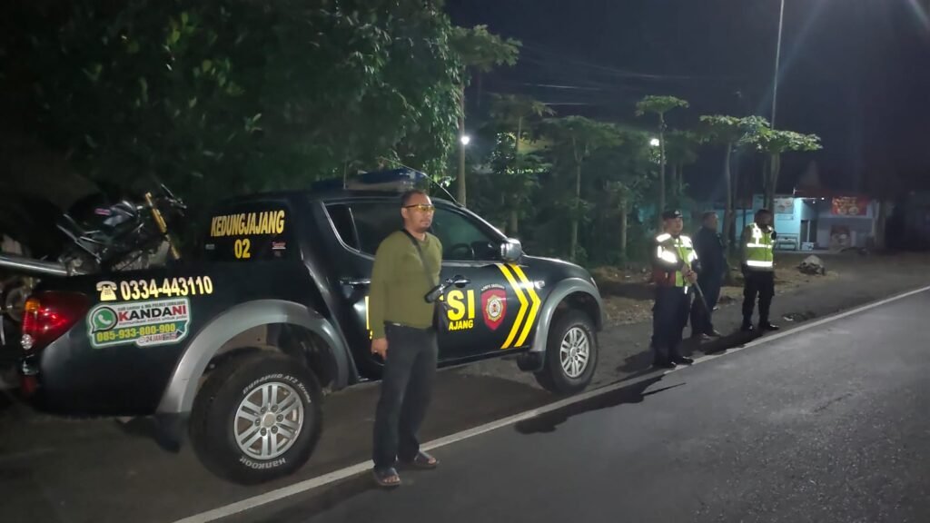 Patroli Dini Hari, Polsek Kedungjajang Perketat Pengawasan di Titik Rawan Kriminalitas