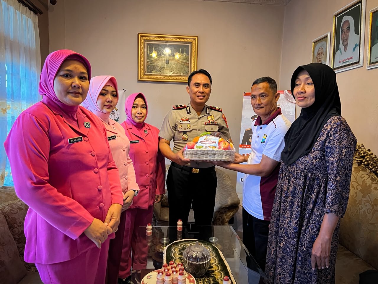 Hari Bhayangkara ke-80, Kapolres Lumajang Anjangsana ke Personel Sakit: Wujud Kepedulian dan Solidaritas Keluarga Besar Polri