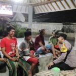 Patroli Sambang Poskamling, Polsek Kunir Dorong Warga Aktif Jaga Keamanan Lingkungan