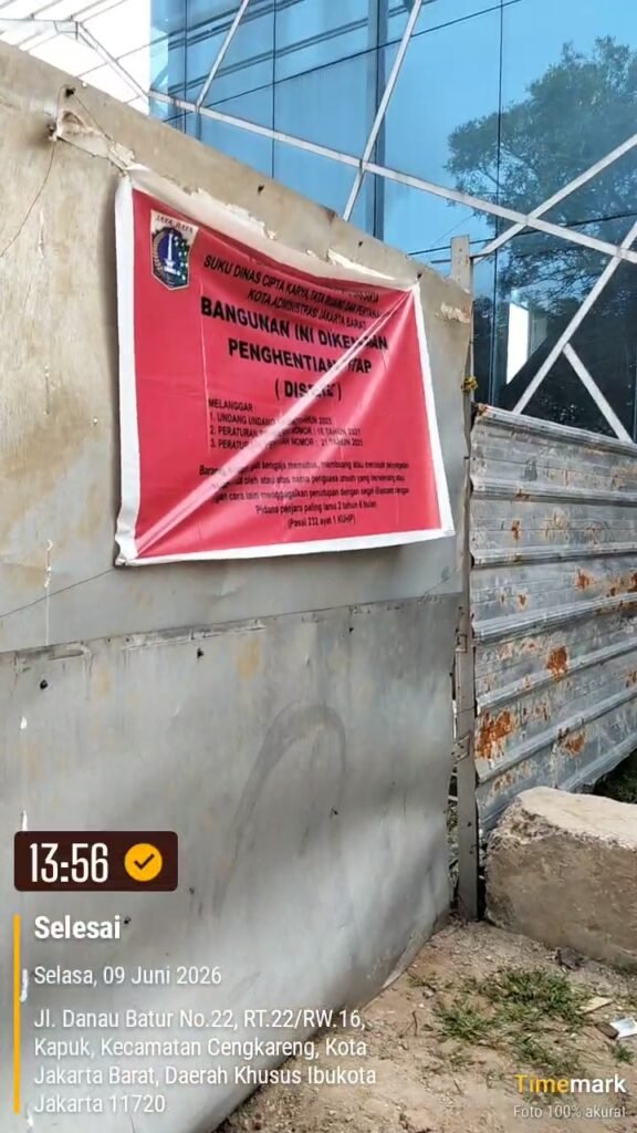 Abaikan Segel, Aktivitas Konstruksi Lapangan Padel di Jakarta Barat Terus Berlangsung
