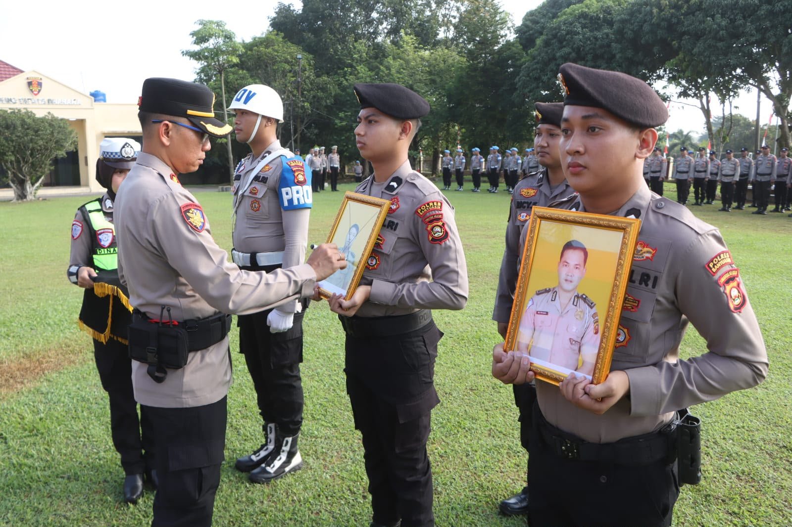 Polres Banyuasin Laksanakan Upacara PTDH Dua Personel, Tegaskan Komitmen Penegakan Disiplin