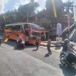 Personel Gabungan Amankan Piodalan di Pura Mandara Giri Semeru Agung, Ribuan Umat Hindu Beribadah dengan Khidmat