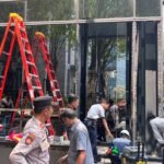 Mobil Tabrak Kaca Gedung di Kebayoran Baru, Pengemudi dan Pengelola Capai Kesepakatan