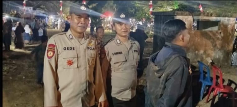 Polsek Air Kumbang Amankan Gebyar Muharam dan Santunan Anak Yatim, Ratusan Warga Hadiri Pengajian Akbar  Humas Polres Banyuasin Polda Sumsel  Banyuasin – Polsek Air Kumbang melaksanakan monitoring dan patroli pengamanan kegiatan Gebyar Muharam dan Santunan Anak Yatim yang dirangkaikan dengan Pengajian Akbar bersama Ustazah Liza Azizah, Lc. di Desa Sidomakmur (SP 2), Kecamatan Air Kumbang, Kabupaten Banyuasin.  Kegiatan tersebut berlangsung pada Sabtu (11/7/2026) mulai pukul 20.00 WIB hingga selesai.  Pengamanan dipimpin oleh Kapolsek Air Kumbang IPTU Yuliardi, S.H., M.H. bersama personel Polsek Air Kumbang guna memastikan seluruh rangkaian kegiatan berjalan dengan aman dan tertib.  Selain dihadiri Ustazah Liza Azizah, Lc., kegiatan juga dihadiri Kepala Desa Sidomakmur, unsur Pemuda Banser, serta masyarakat Kecamatan Air Kumbang dengan jumlah peserta diperkirakan mencapai 300 orang.  Kegiatan Gebyar Muharam dan santunan anak yatim tersebut bertujuan untuk meningkatkan keimanan dan ketakwaan kepada Allah SWT, memperdalam pemahaman ilmu agama, mempererat ukhuwah Islamiyah, sekaligus menumbuhkan kepedulian sosial terhadap anak-anak yatim.  Kapolres Banyuasin AKBP Risnan Aldino, S.I.K., M.Si., melalui Kasi Humas Polres Banyuasin IPTU Abu Bakar, S.H., mengatakan bahwa kehadiran personel Polri dalam setiap kegiatan masyarakat merupakan bentuk pelayanan untuk memberikan rasa aman sekaligus mempererat hubungan antara Polri dan masyarakat.  “Polri selalu hadir untuk memberikan pengamanan pada setiap kegiatan masyarakat, termasuk kegiatan keagamaan. Dengan kehadiran personel di lapangan, diharapkan seluruh rangkaian acara dapat berlangsung dengan aman, tertib, dan masyarakat dapat beribadah maupun mengikuti kegiatan dengan nyaman,” ujar IPTU Abu Bakar.  Ia menambahkan bahwa Polres Banyuasin akan terus mendukung berbagai kegiatan keagamaan dan sosial kemasyarakatan sebagai upaya memperkuat sinergi dengan seluruh elemen masyarakat serta menjaga situasi kamtibmas yang kondusif.  Selama pelaksanaan Gebyar Muharam dan Santunan Anak Yatim berlangsung, situasi di lokasi kegiatan terpantau aman, tertib, dan kondusif hingga acara selesai.