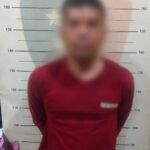 POLSEK TALANG KELAPA UNGKAP KASUS CURAS, PELAKU DITANGKAP BESERTA DUA SEPEDA MOTOR _*Humas Polres Banyuasin Polda Sumsel*_ *Banyuasin* – Jajaran Polsek Talang Kelapa Polres Banyuasin berhasil mengungkap kasus tindak pidana pencurian dengan kekerasan (curas) yang terjadi di Jalan JP Nusantara, Kelurahan Tanah Mas, Kecamatan Talang Kelapa, Kabupaten Banyuasin. Seorang pelaku berhasil diamankan setelah dilakukan serangkaian penyelidikan oleh Unit Reskrim Polsek Talang Kelapa. Peristiwa tersebut terjadi pada Minggu (28/6/2026) sekitar pukul 11.30 WIB. Saat itu korban bersama anak perempuannya melintas di Jalan JP Nusantara menggunakan sepeda motor. Di tengah perjalanan, korban dipepet oleh dua orang pelaku yang juga mengendarai sepeda motor. Salah seorang pelaku kemudian mengancam korban menggunakan sebilah pisau sehingga korban bersama anaknya terjatuh. Pelaku selanjutnya membawa kabur tas selempang milik korban yang berisi perhiasan emas, kartu ATM, kartu identitas, dan STNK. Akibat kejadian tersebut, korban mengalami kerugian yang ditaksir mencapai Rp105 juta. Setelah menerima laporan, Unit Reskrim Polsek Talang Kelapa melakukan penyelidikan hingga berhasil mengidentifikasi salah satu pelaku. Berdasarkan informasi yang diperoleh di lapangan, pada Kamis (16/7/2026) sekitar pukul 19.00 WIB petugas berhasil mengamankan pelaku berinisial R.I. (31) di wilayah Kecamatan Gandus, Kota Palembang. Kapolres Banyuasin AKBP Risnan Aldino, S.I.K., M.Si., melalui Kasi Humas Polres Banyuasin IPTU Abu Bakar, S.H., menyampaikan apresiasi atas keberhasilan personel Polsek Talang Kelapa dalam mengungkap kasus tersebut. “Keberhasilan ini merupakan wujud komitmen Polres Banyuasin dalam memberikan rasa aman kepada masyarakat serta menindak tegas setiap pelaku tindak pidana. Kami juga mengimbau masyarakat agar selalu meningkatkan kewaspadaan dan segera melaporkan apabila mengetahui atau mengalami tindak kejahatan,” ujar IPTU Abu Bakar. Dari tangan pelaku, polisi turut mengamankan barang bukti berupa satu unit sepeda motor Honda Beat warna hitam dan satu unit sepeda motor Suzuki FU warna pink yang diduga digunakan dalam aksi kejahatan tersebut. Saat ini pelaku telah diamankan di Polsek Talang Kelapa untuk menjalani proses penyidikan lebih lanjut. Polisi juga masih melakukan pengembangan guna mengungkap kemungkinan adanya pelaku lain yang terlibat dalam tindak pidana pencurian dengan kekerasan tersebut.
