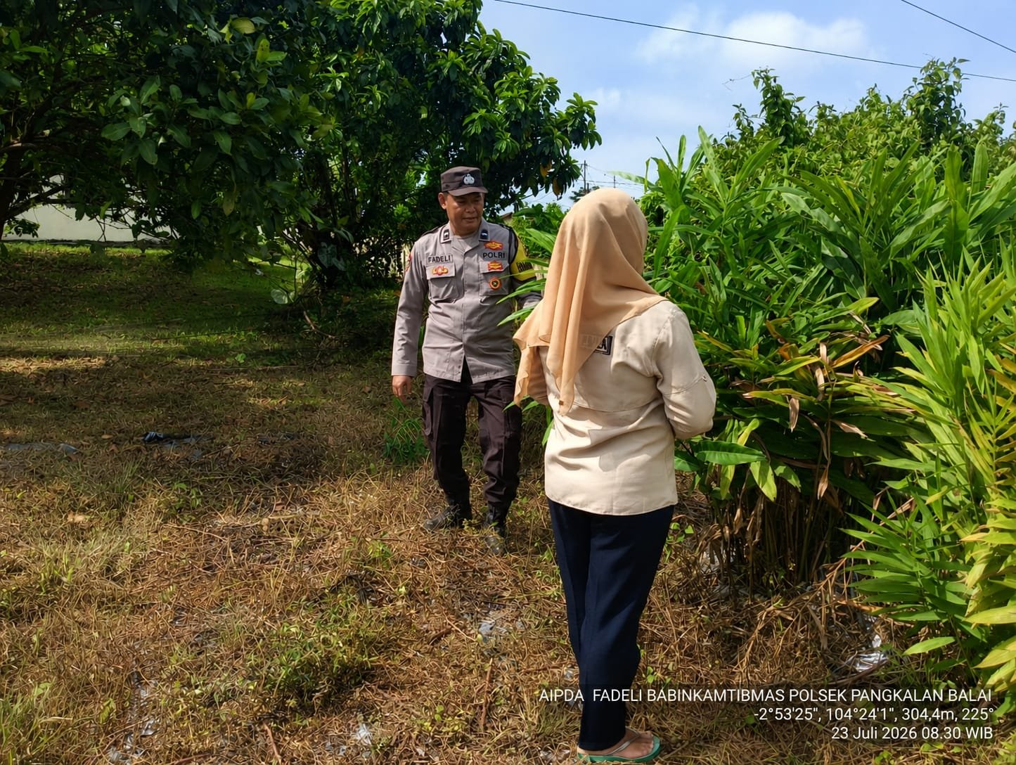 Bhabinkamtibmas Polsek Banyuasin III Edukasi Warga Pangkalan Balai Dukung Program Pekarangan Pangan Bergizi