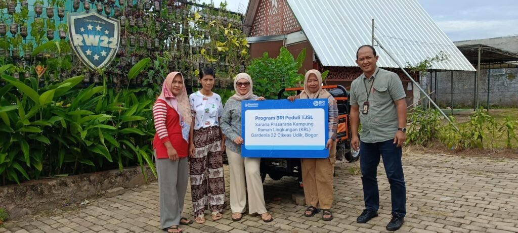 BRI KC Cibubur Perkuat Kampung Ramah Lingkungan Gardenia 22 Lewat Dukungan Sarana Operasional