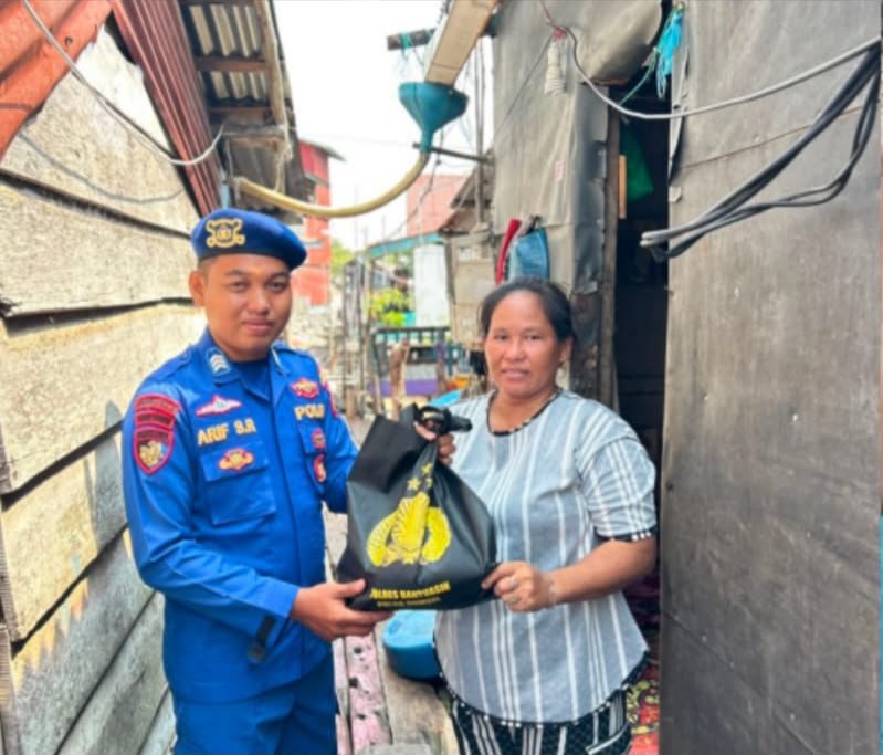Jumat Berbagi Satpolairud Polres Banyuasin, Bantu Masyarakat Pesisir dan Nelayan di Perairan