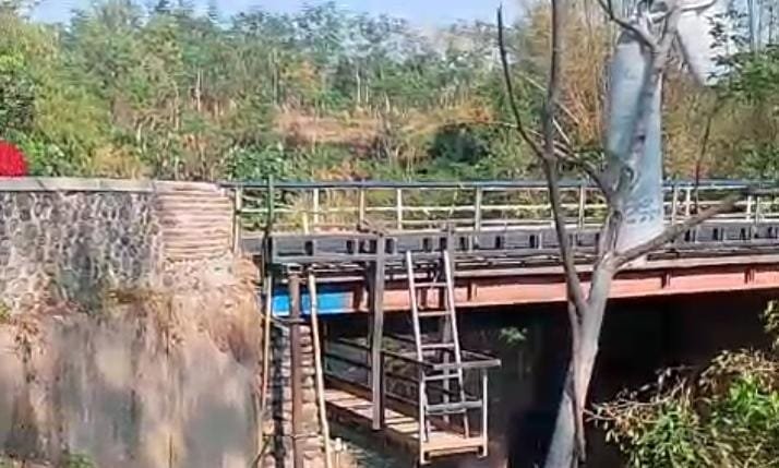 Pekerjaan Jembatan DAM 8 Brabe Disorot, Ormas Pertanyakan Material dan Keselamatan Kerja